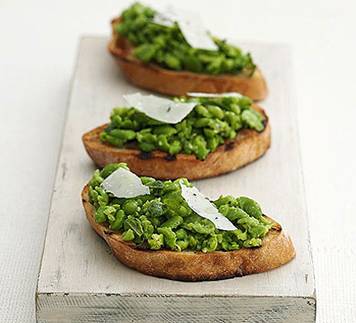 Crushed broad bean & mint bruschetta 